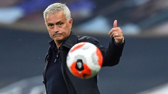 Mourinho, durante un partido del Tottenham Mourinho, durante un partido del Tottenham