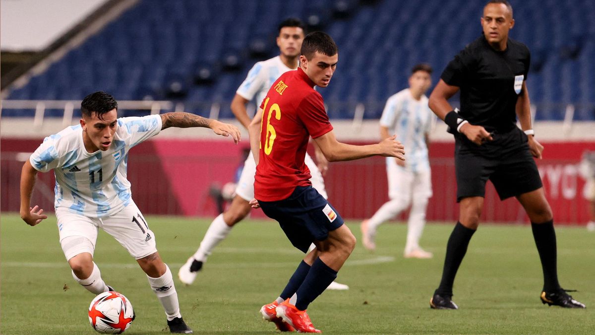 Pedri en el partido de España contra Argentina en los Juegos Olímpicos Pedri en el partido de España contra Argentina en los Juegos Olímpicos