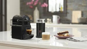 Amazon rebaja un 37% su cafetera más vendida, Nespresso De’Longhi con más de 33.000 valoraciones