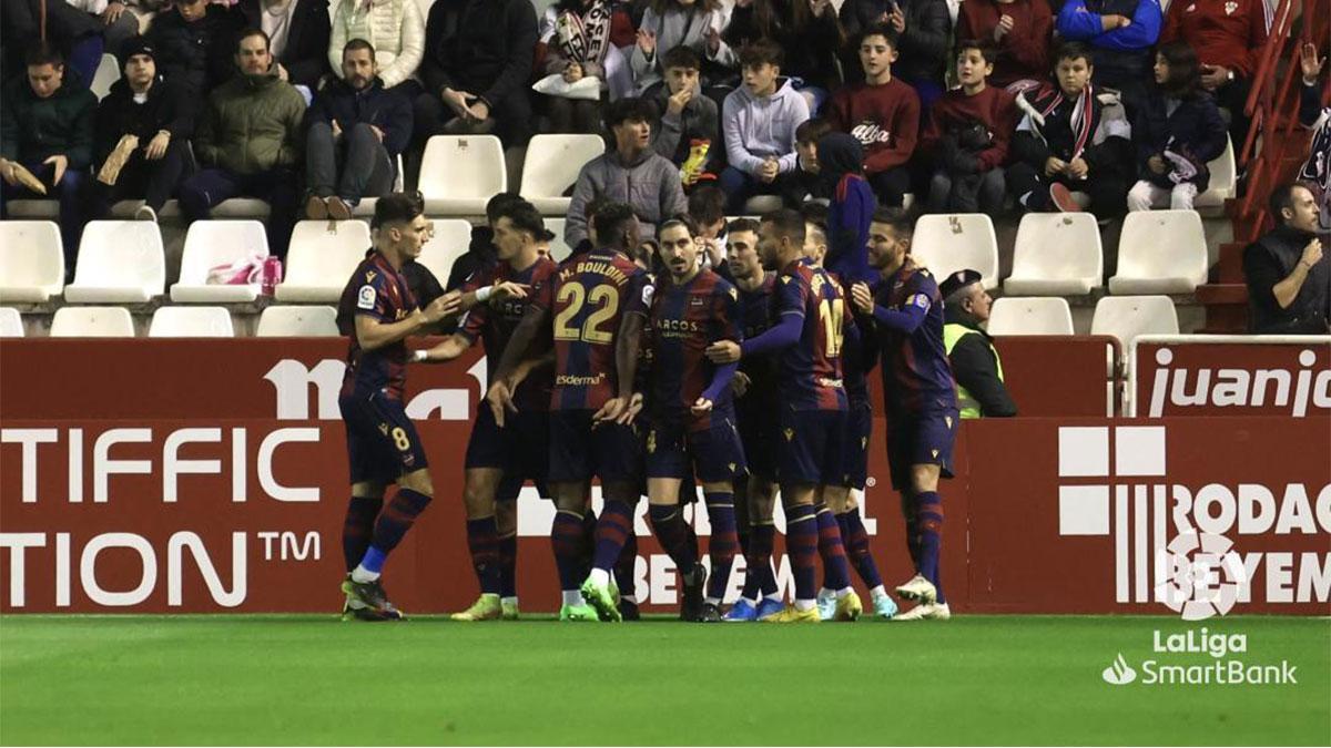 Resumen, goles y highlights del Albacete 2 - 3 Levante de la jornada 15 de LaLiga Smartbank