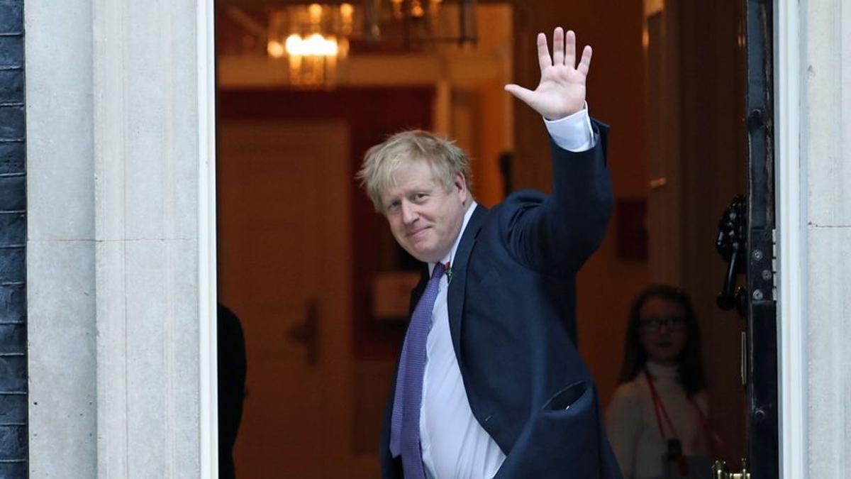 Una delegación de ministros se reúne con Boris Johnson para pedirle que dimita
