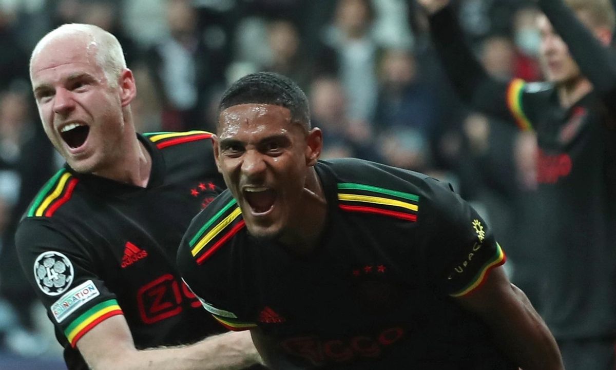 Haller celebrando su gol Haller celebrando su gol