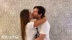 El beso más apasionado entre Messi y Antonela