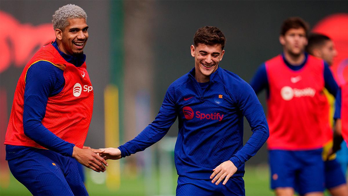 Xavi prepara el clásico con Martin y Gerard González