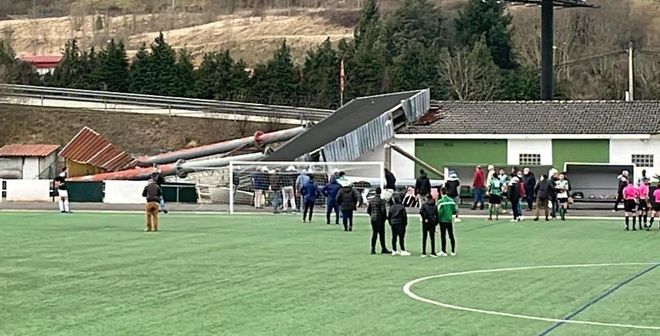 Muere un aficionado en el estadio del Lenense por la caída de una torre eléctrica