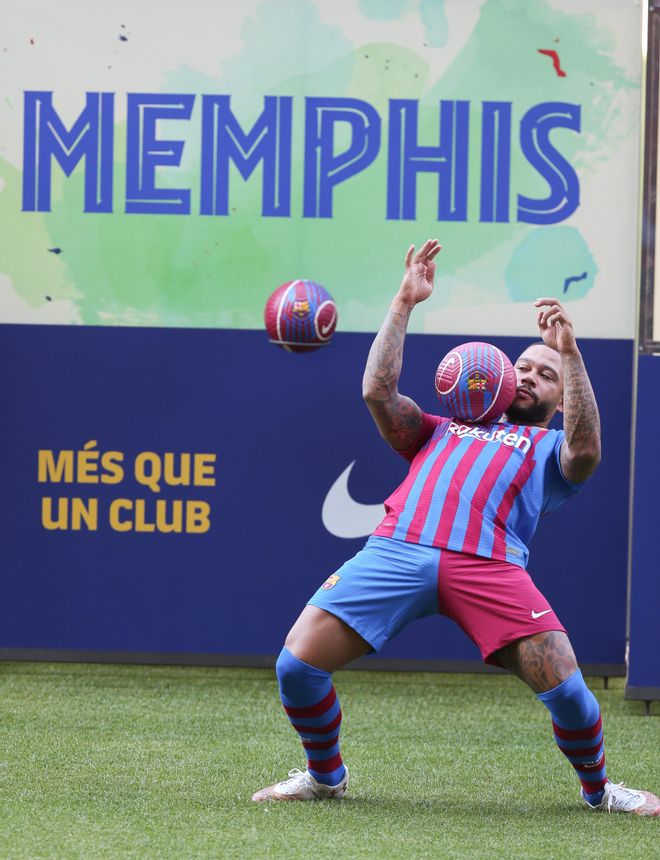 Las primeras imágenes de Memphis Depay con la camiseta del Barça Las primeras imágenes de Memphis Depay con la camiseta del Barça