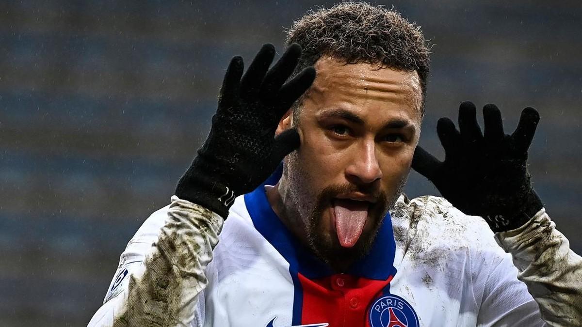 Neymar marcó dos goles de penalti contra el Lorient