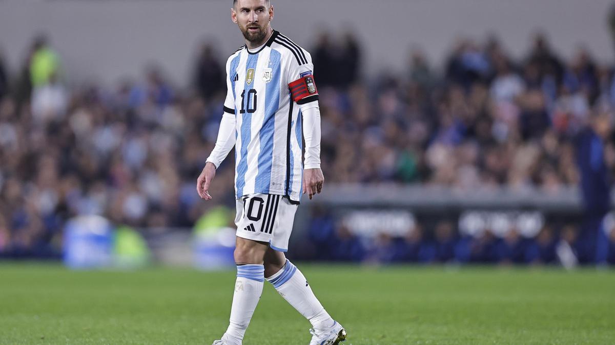 Messi se somete a estudios médicos y se desconoce si viajará a Bolivia