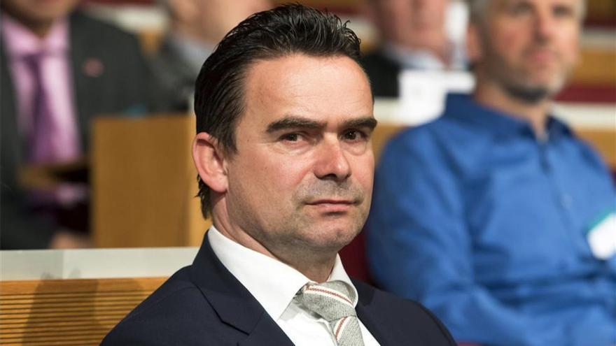 El Arsenal quiere recuperar a Overmars