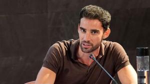 El marchador que lleva el Código Civil en la maleta