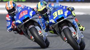Joan Mir y Alex Rins, en plena batalla durante la carrera Joan Mir y Alex Rins, en plena batalla durante la carrera