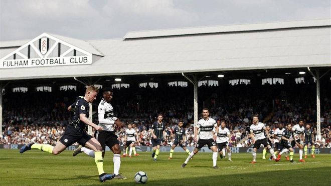 Una tribuna que respira fútbol Una tribuna que respira fútbol