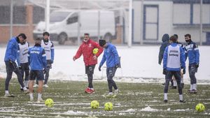 Entrenamiento de los jugadores del C.D.Leganés bajo la nieve Entrenamiento de los jugadores del C.D.Leganés bajo la nieve