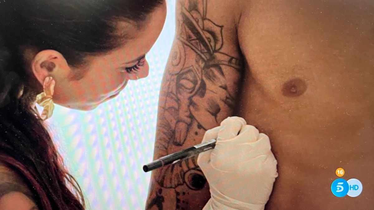 Por primera vez, se tatúan en 'La isla de las tentaciones'