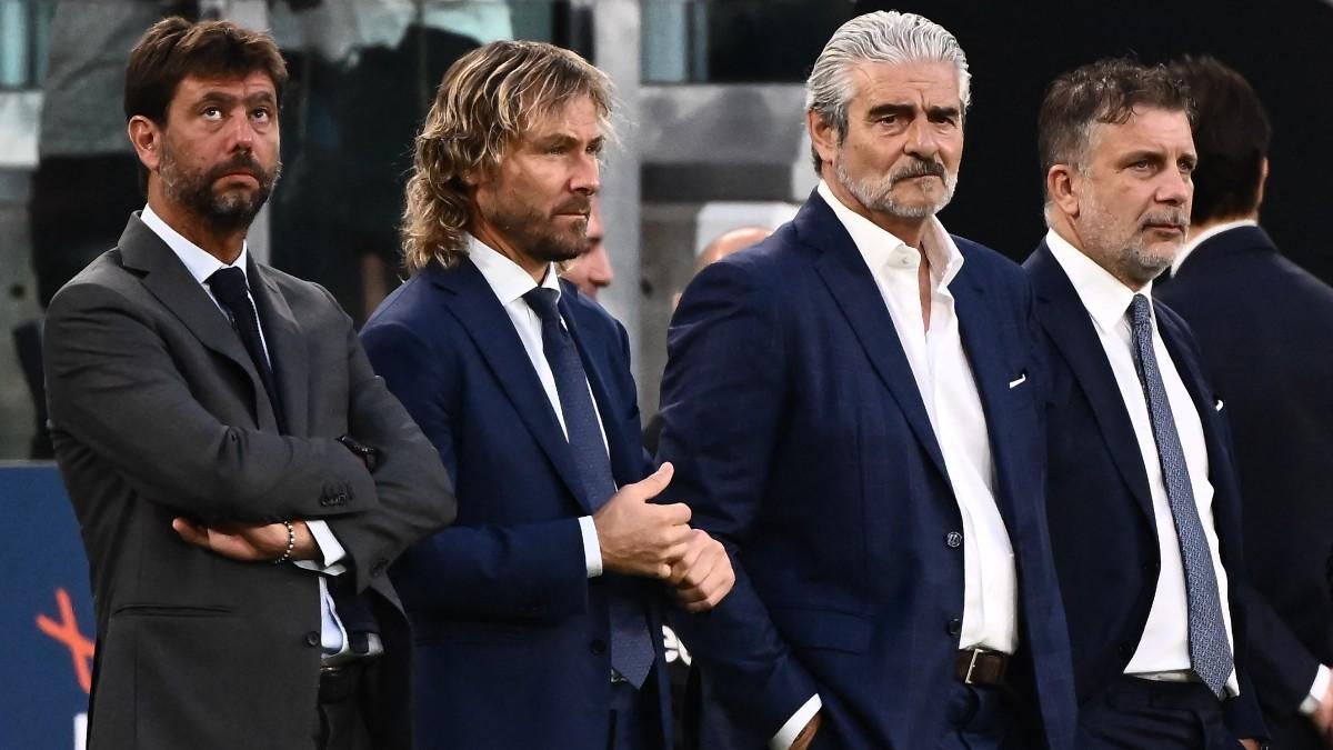Andrea Agnelli, Pavel Nedved, Maurizio Arrivabene y Federico Cherubini en un partido de la Juventus