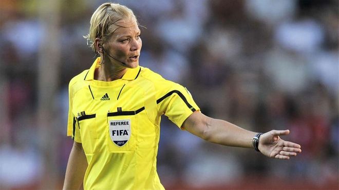 Bibiana Steinhaus, la primera mujer árbitro que estará en la Bundesliga Bibiana Steinhaus, la primera mujer árbitro que estará en la Bundesliga