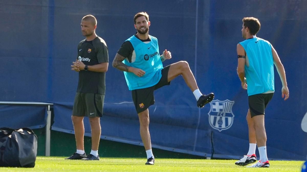 إينيغو مارتينيز يعود للتدريبات الجماعية مع برشلونة استعداداً لمباراة كاديز