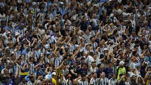 Aficionados argentinos durante el partido de cuartos de final de su selección contra Países Bajos.