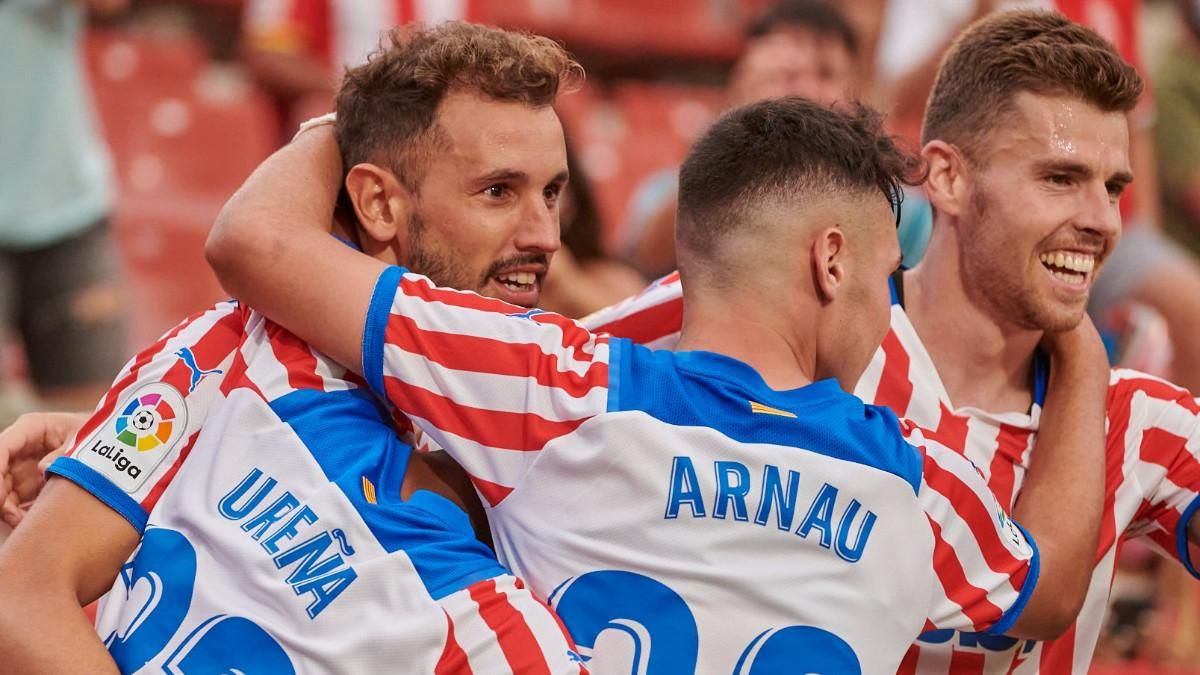 Arnau celebra un gol con Stuani Arnau celebra un gol con Stuani