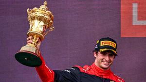 Sainz, con el trofeo de Silverstone