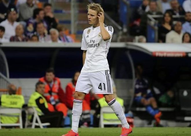 Odegaard realizará la pretemporada a las órdenes de Zidane por imposición de Florentino Pérez Odegaard realizará la pretemporada a las órdenes de Zidane por imposición de Florentino Pérez