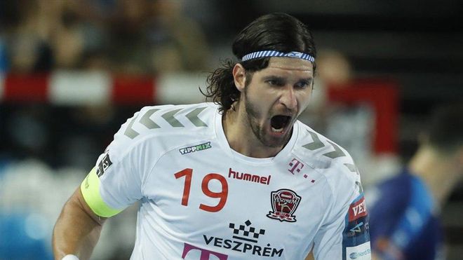 Laszlo Nagy en un partido con el Veszprém Laszlo Nagy en un partido con el Veszprém