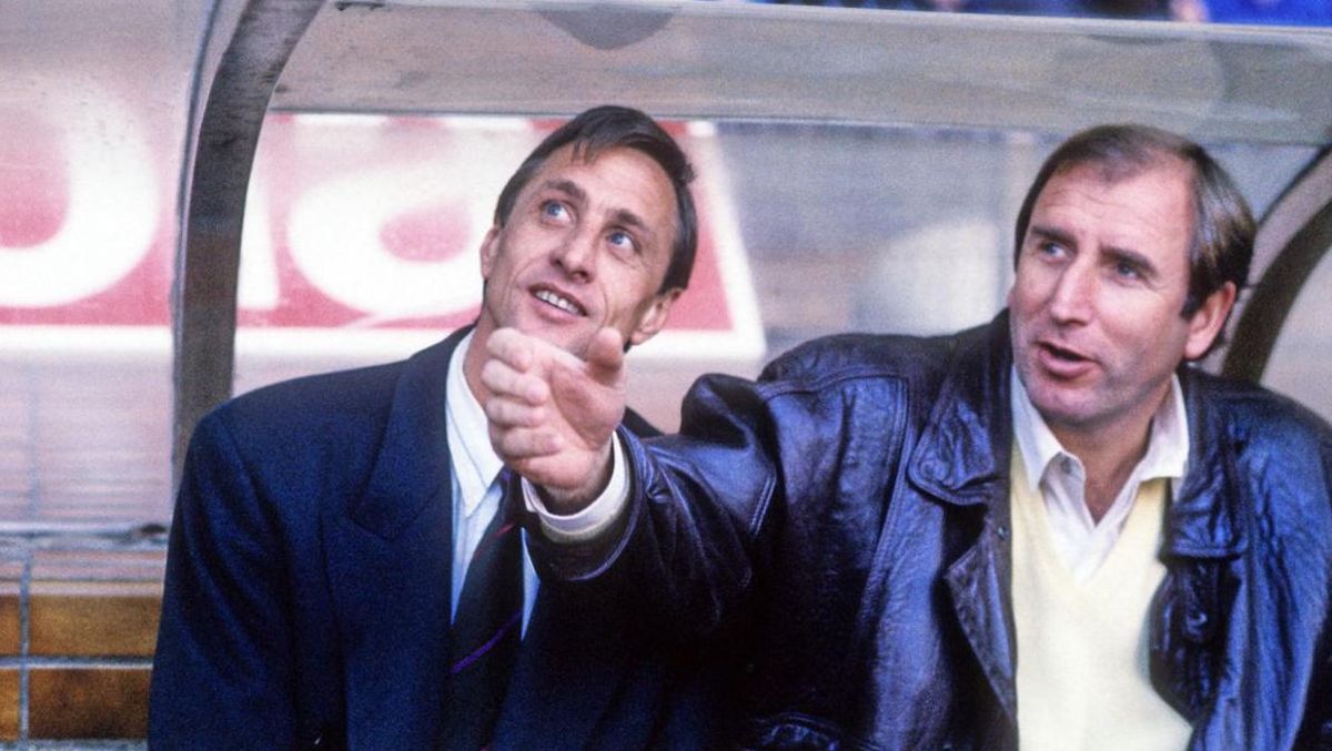 Cruyff y Rexach, en el banquillo del Camp Nou Cruyff y Rexach, en el banquillo del Camp Nou