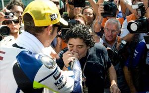 Rossi y Maradona, en Misano 2008 Rossi y Maradona, en Misano 2008