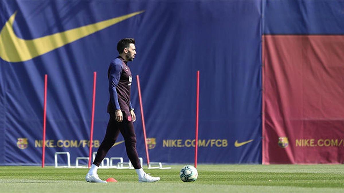 Eder Sarabia copó todas las miradas en el entrenamiento del Barça