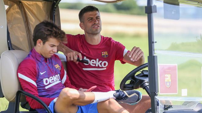 Gerard Piqué junto a Riqui Puig, este viernes en el stage del FC Barcelona en Alemania Gerard Piqué junto a Riqui Puig, este viernes en el stage del FC Barcelona en Alemania