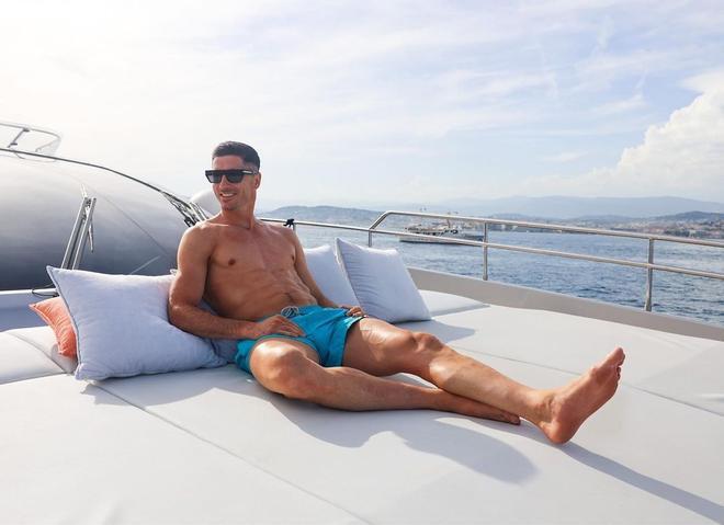 Lewandowski disfruta de sus vacaciones en un yate