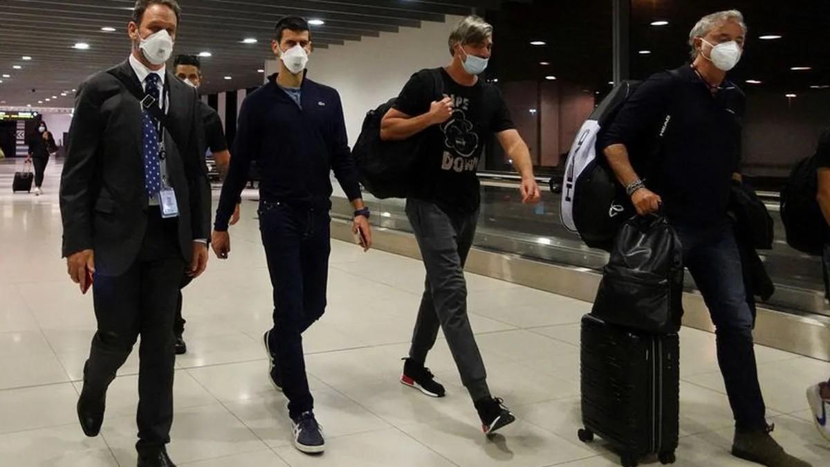 Djokovic, en el aeropuerto