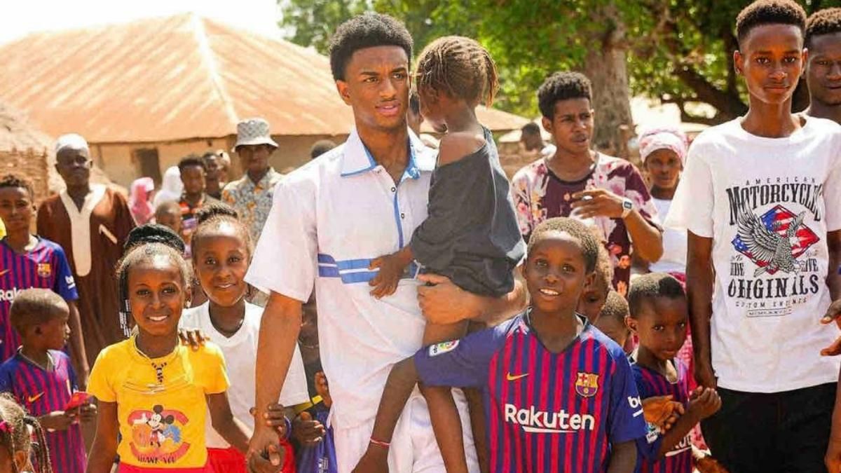 اللاعب أليخاندرو بالدي يزور غينيا بيساو لاستكشاف جذوره ويستعد لتجديد عقده مع برشلونة