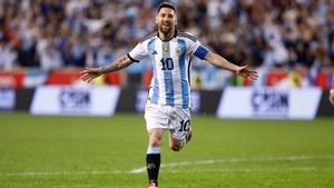 Messi celebra su gol con Argentina