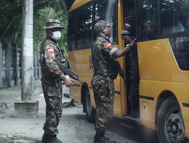 El Ejército birmano bombardea una escuela dejando al menos 11 niños fallecidos