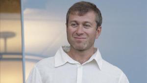 Abramovich contrató en dos ocasiones a Mourinho y en ambas lo destituyó con la temporada comenzada Abramovich contrató en dos ocasiones a Mourinho y en ambas lo destituyó con la temporada comenzada