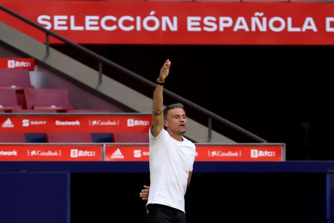 Luis Enrique, en el banquillo durante el España - Portugal Luis Enrique, en el banquillo durante el España - Portugal