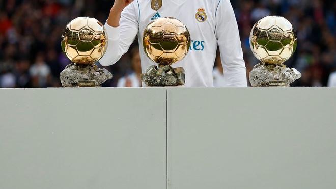 Benzema encarga su primer Balón de Oro para la colección