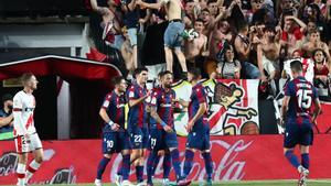 Resumen, goles y highlights del Rayo Vallecano 2 - 4 Levante de la jornada 38 de LaLiga Santander