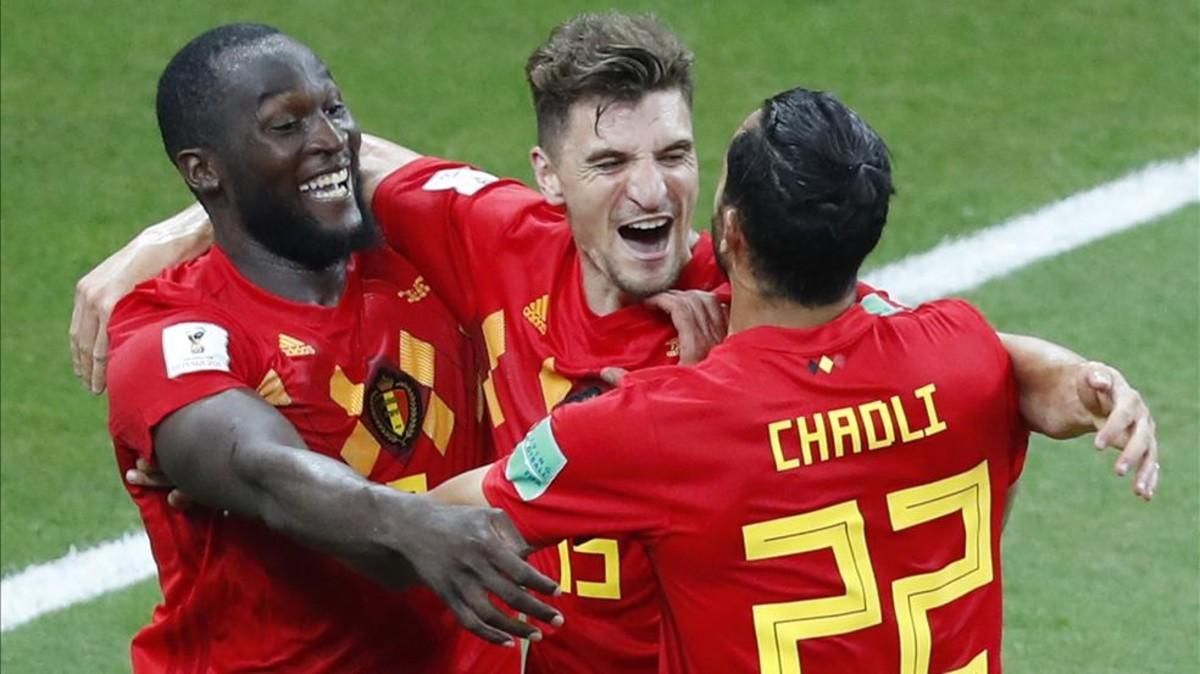 Meunier celebra un tanto junto Chadli y Lukaku Meunier celebra un tanto junto Chadli y Lukaku