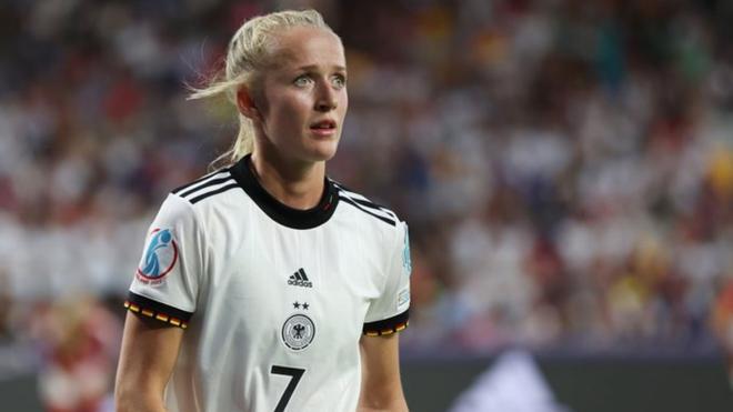 Lea Schüller se pierde el partido contra España
