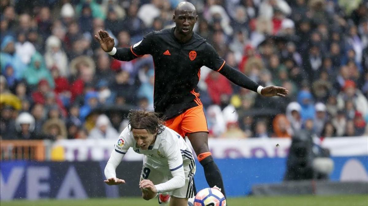 Guardila no cuenta con Mangala y el destino del jugador apunta a Sevilla Guardila no cuenta con Mangala y el destino del jugador apunta a Sevilla