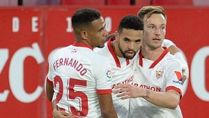 Fernando, Rakitic y En-Nesyri en una imagen de archivo Fernando, Rakitic y En-Nesyri en una imagen de archivo