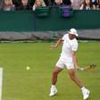 Rafa Nadal en su calentamiento previo al debut en Wimbledon 2022