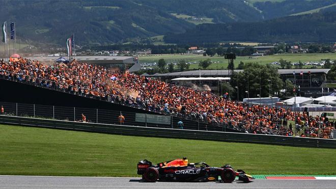 Verstappen gana al esprint en Austria