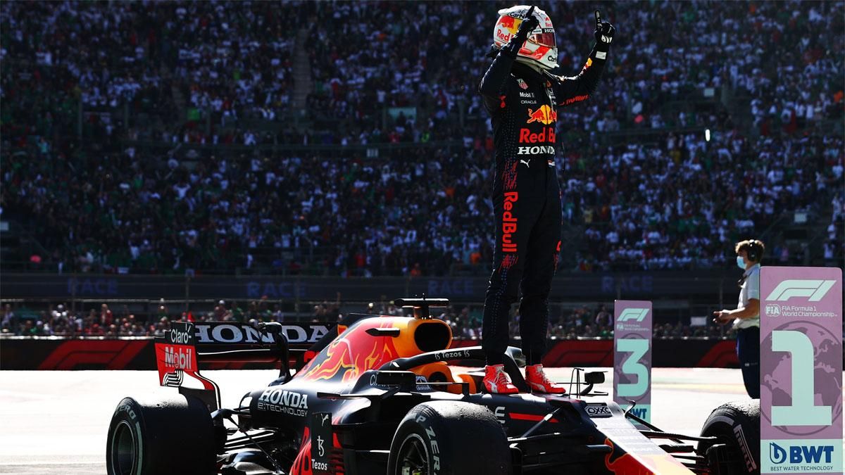 Max Verstappen celebra su nuevo triunfo en México Max Verstappen celebra su nuevo triunfo en México