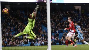 De Roon bate a Bravo en el último suspiro De Roon bate a Bravo en el último suspiro