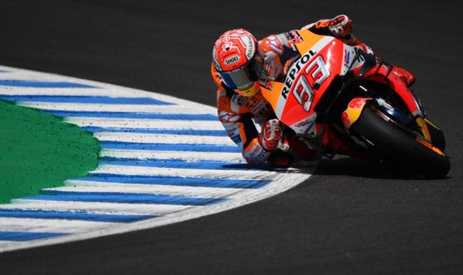 El piloto español del equipo Repsol Honda Marc Márquez compite en la carrera de MotoGP del Gran Premio de España en el circuito Jerez - Angel Nieto en Jerez de la Frontera. El piloto español del equipo Repsol Honda Marc Márquez compite en la carrera de MotoGP del Gran Premio de España en el circuito Jerez - Angel Nieto en Jerez de la Frontera.