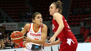 Marta Xargay y Anastasia Logunova, en el amistoso de Zaragoza Marta Xargay y Anastasia Logunova, en el amistoso de Zaragoza