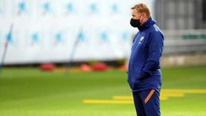 koeman dirigiendo el entreno en la ciudad deportiva koeman dirigiendo el entreno en la ciudad deportiva